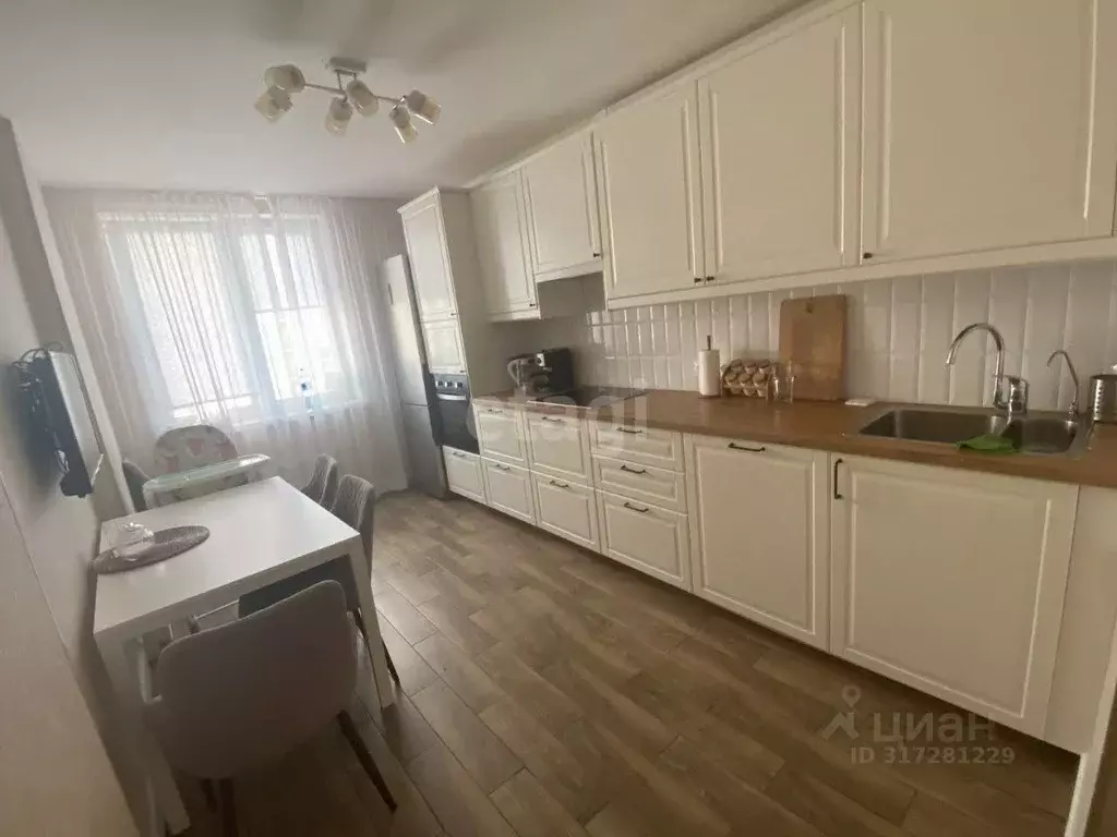3-к кв. Свердловская область, Екатеринбург ул. Заводская, 75 (81.2 м) - Фото 0