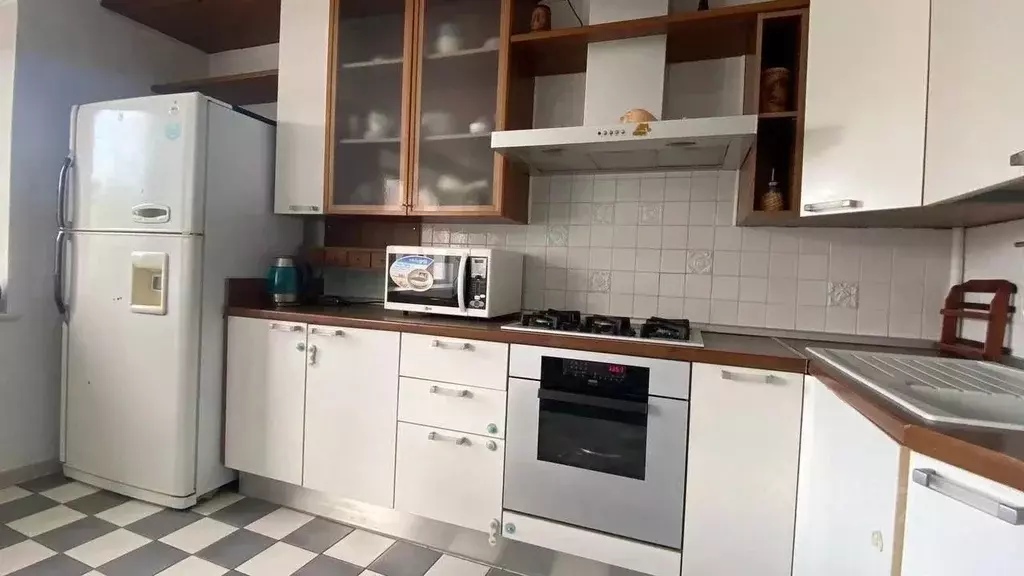 3-к кв. Башкортостан, Уфа Революционная ул., 165 (72.0 м) - Фото 2