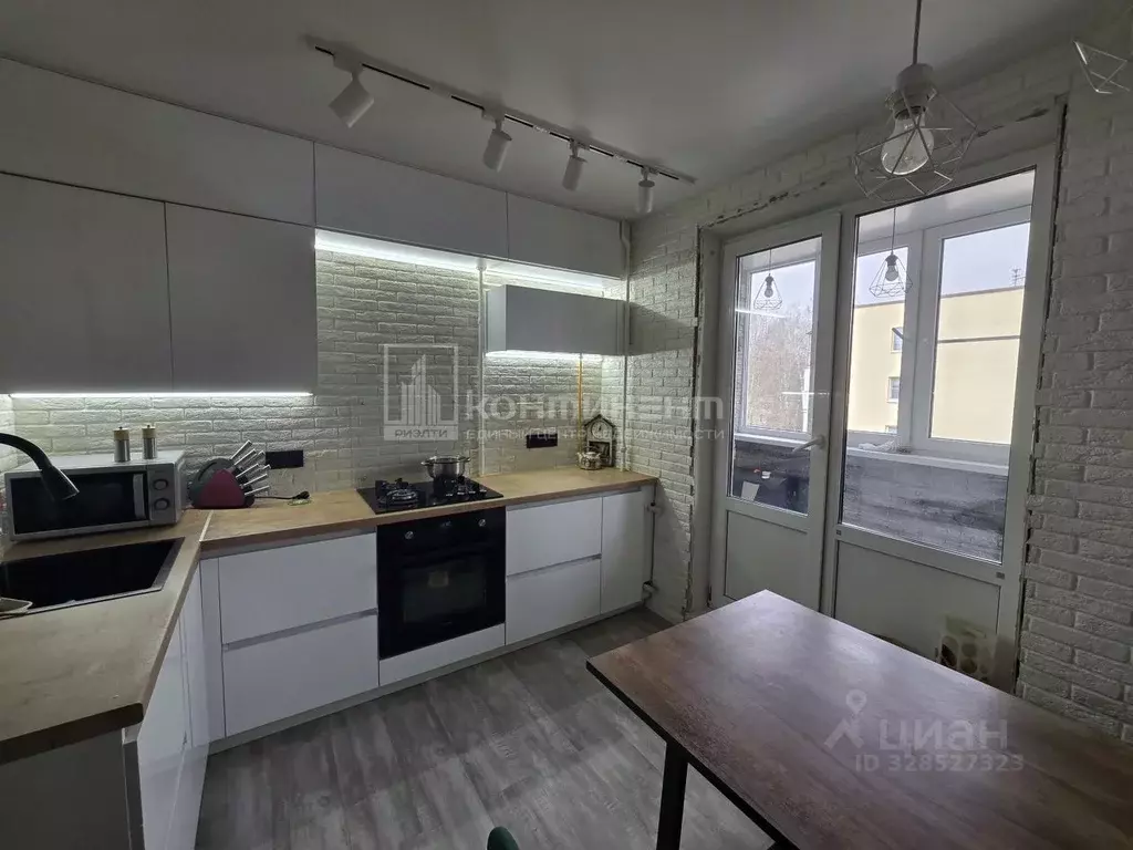 2-к кв. Владимирская область, Ковров Еловая ул., 86 (56.7 м) - Фото 1