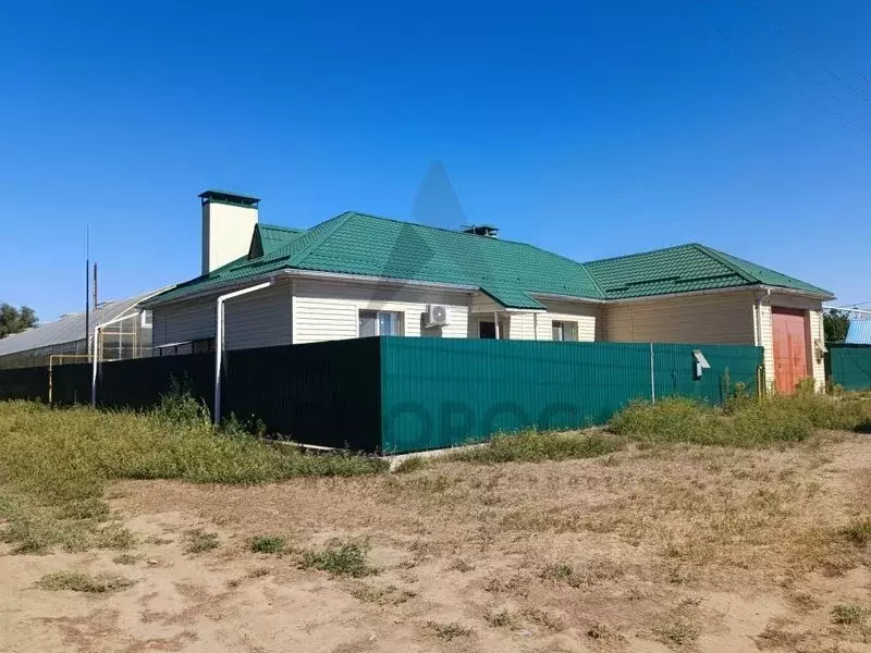 Дом в Волгоградская область, Среднеахтубинский район, Куйбышевское ... - Фото 0