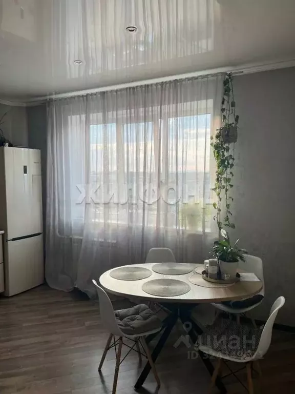 2-к кв. Хакасия, Абакан Пирятинская ул., 23а (72.4 м) - Фото 2