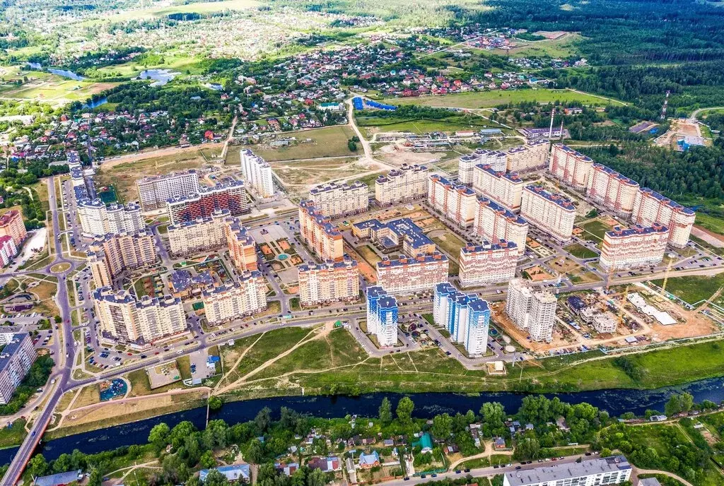 Квартира-студия: посёлок городского типа Свердловский, Заречная улица, ... - Фото 1