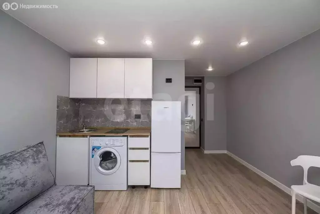 Квартира-студия: Тюмень, улица Республики, 241 (17 м) - Фото 2