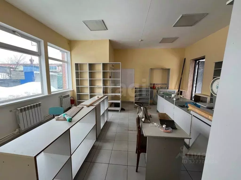 Торговая площадь в Брянская область, Брянск ул. Емлютина, 37 (47 м) - Фото 1