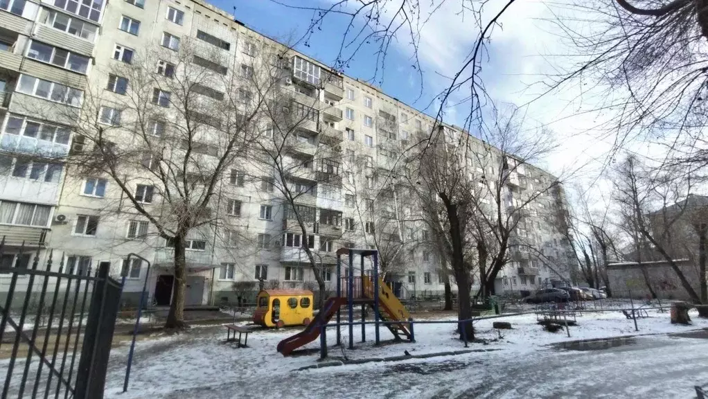 3-к кв. Омская область, Омск Ангарская ул., 2 (63.9 м) - Фото 1