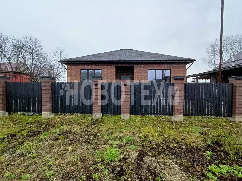 Дом в Краснодарский край, Апшеронск Подлесная ул., 213 (100 м) - Фото 1