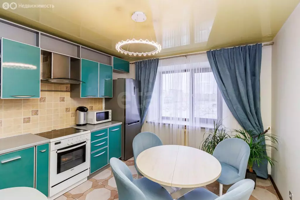 2-комнатная квартира: Тюмень, улица Мельникайте, 138 (64.7 м) - Фото 2