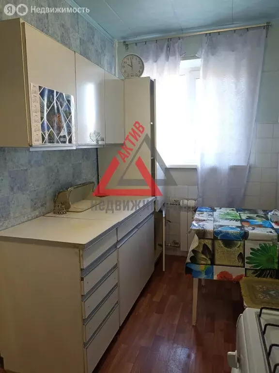 2-комнатная квартира: Каменск-Уральский, улица Дзержинского, 37к2 ... - Фото 1