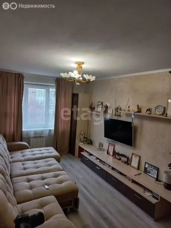 4-комнатная квартира: Белгород, улица 5 Августа, 17 (82 м) - Фото 0