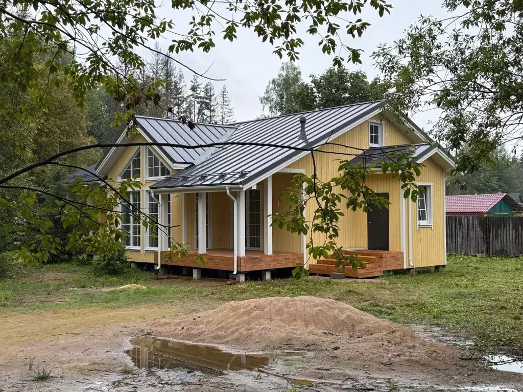Дом в Ленинградская область, Выборгский район, Рощинское городское ... - Фото 1