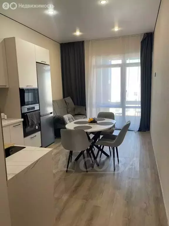 2-комнатная квартира: Тюмень, улица Павла Никольского, 10 (68.1 м) - Фото 0