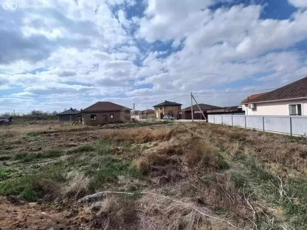 Участок в село Мирное, Осенняя улица (6.7 м) - Фото 1