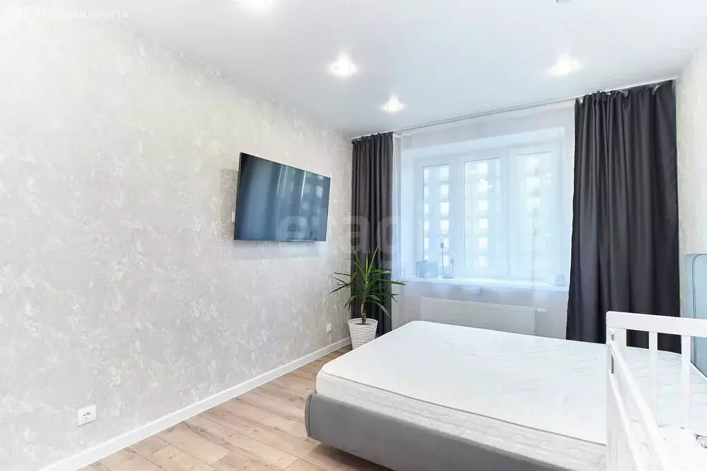 1-комнатная квартира: Тюмень, улица Республики, 204к11 (40.7 м) - Фото 1