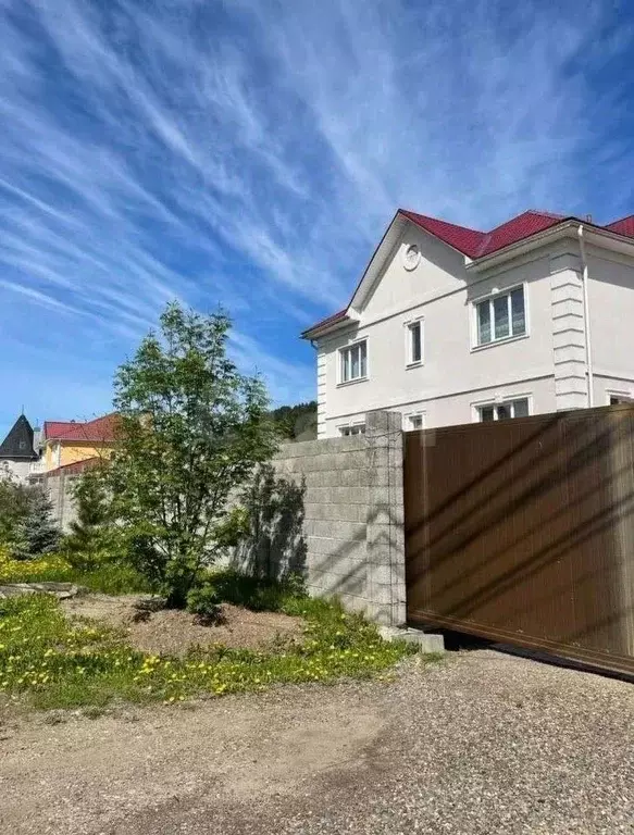 Дом в Красноярский край, Красноярск ул. Аксеновского, 122 (340 м) - Фото 1