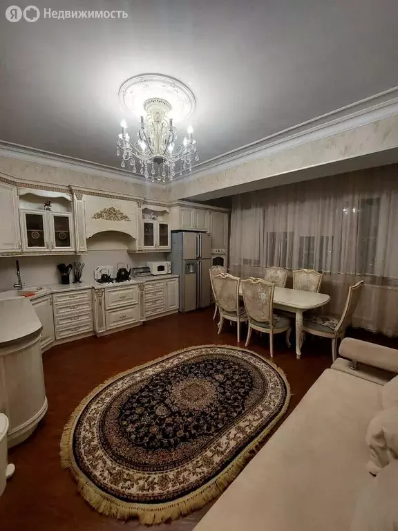 2-комнатная квартира: Махачкала, улица Абдуллы Гаджиева, 26А (80.2 м) - Фото 1