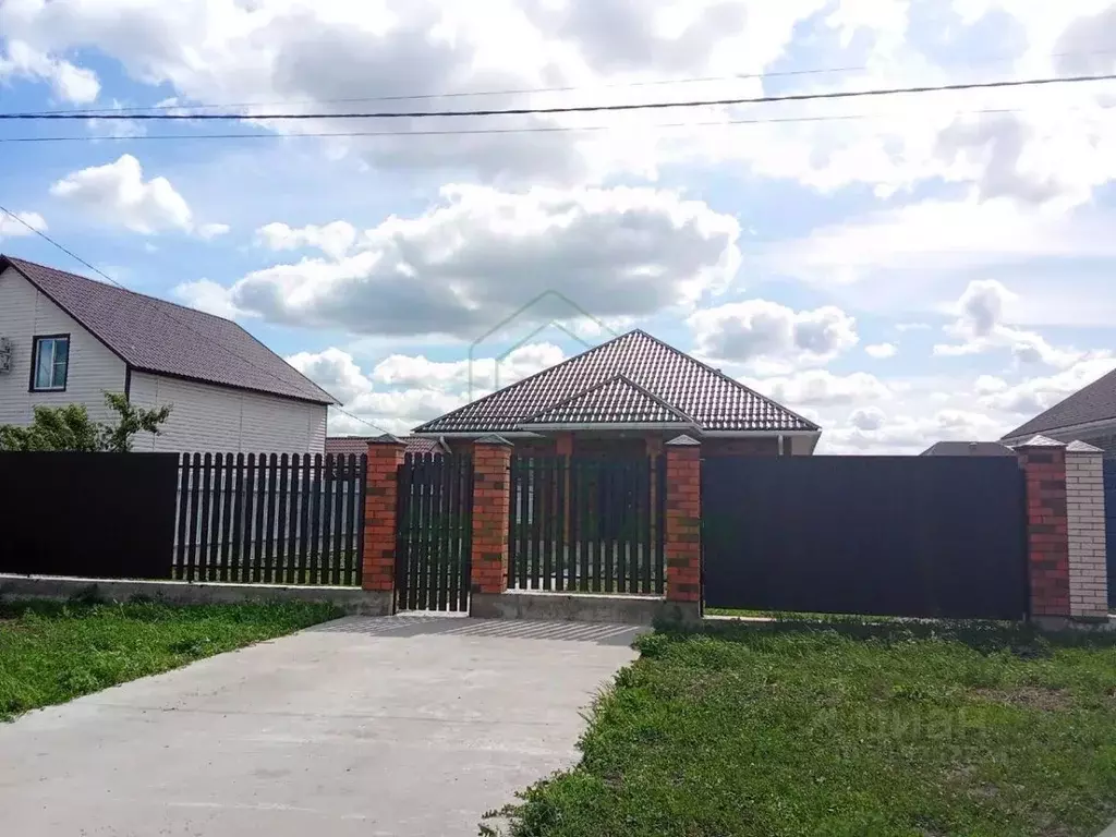 Дом в Белгородская область, Старый Оскол ул. Покровская (100 м) - Фото 1