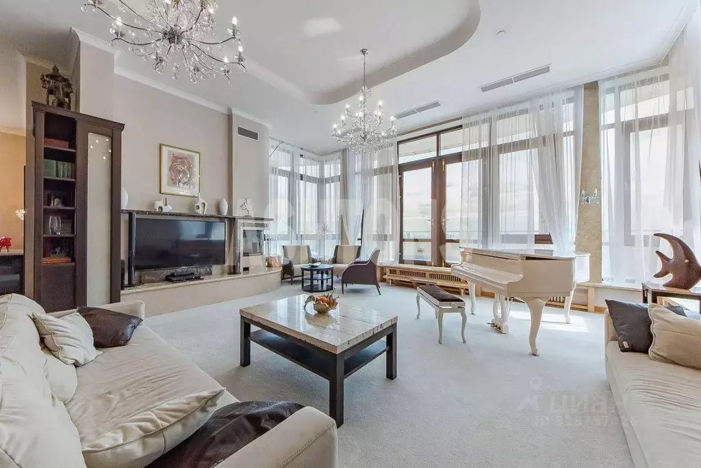 6-к кв. Москва Мосфильмовская ул., 70к3 (500.0 м) - Фото 0