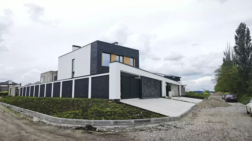 Дом в Краснодарский край, Краснодар ул. Бургундская, 15/2 (200 м) - Фото 2