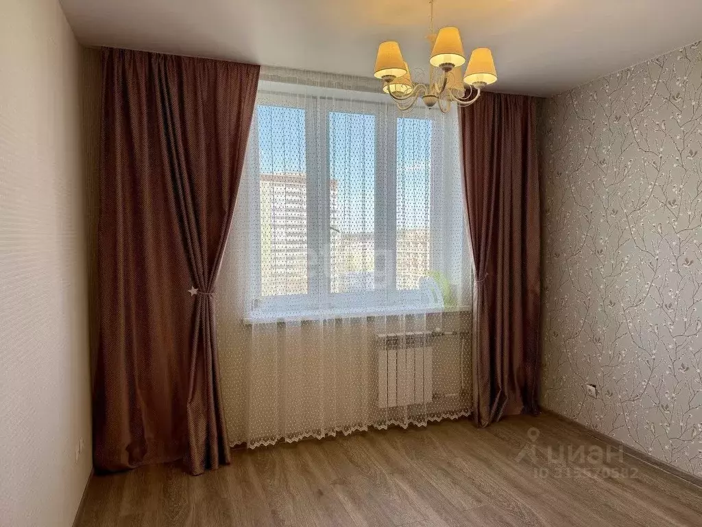 3-к кв. Свердловская область, Екатеринбург ул. Парниковая, 12 (79.7 м) - Фото 0