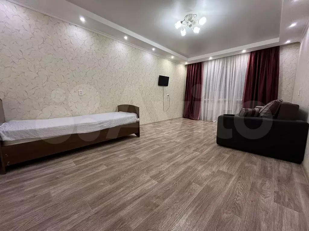 1-к. квартира, 40 м, 1/10 эт. - Фото 1