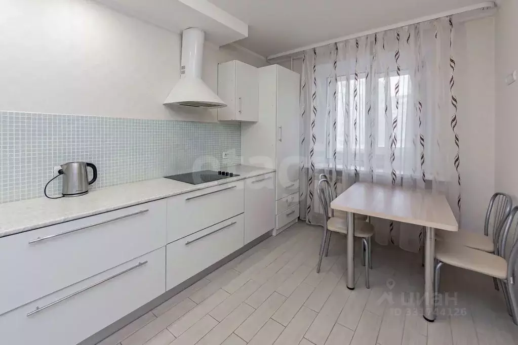 3-к кв. Тюменская область, Тюмень Широтная ул., 134 (85.4 м) - Фото 1