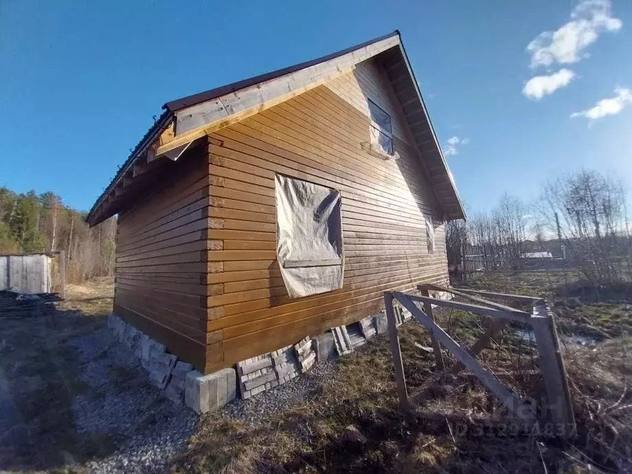 Дом в Пермский край, Александровск Яйва пгт, ул. Домостроителей, 23 ... - Фото 1