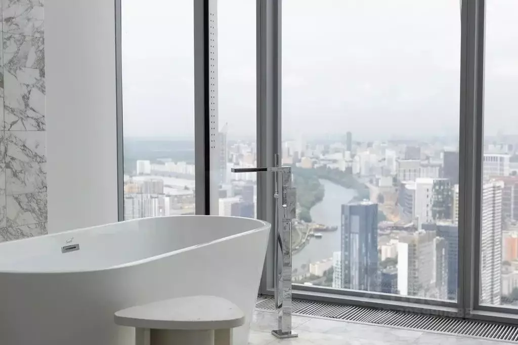 Комната Москва 1-й Красногвардейский проезд, 21с2 - Фото 0