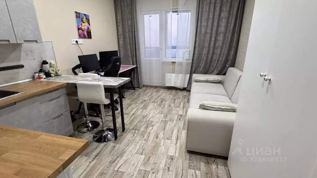 Студия Ханты-Мансийский АО, Сургут ул. Мелик-Карамова, 40 (28.0 м) - Фото 1