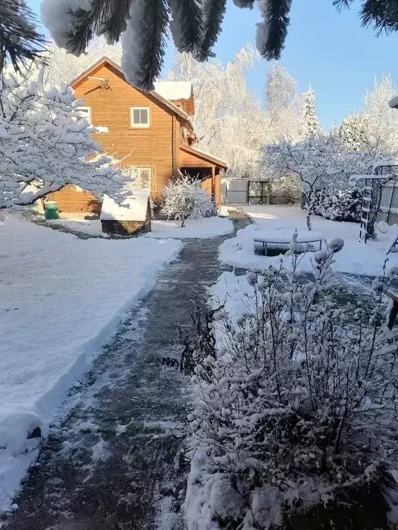 Дом в Ленинградская область, Кировское городское поселение, Беляевский ... - Фото 1