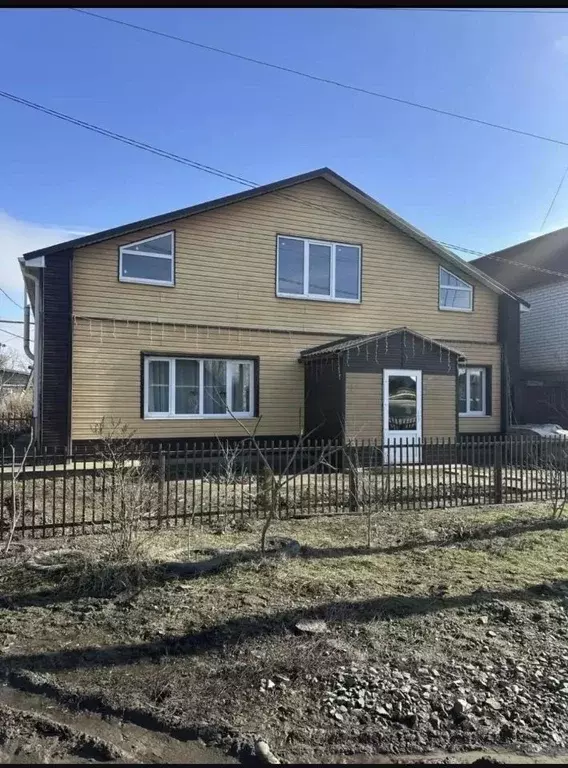 Дом в Астраханская область, Камызяк ул. Чапаева (228 м) - Фото 1