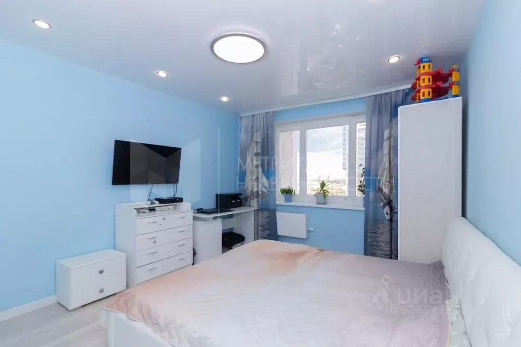 2-к кв. Тюменская область, Тюмень ул. Федюнинского, 62к1 (67.7 м) - Фото 1