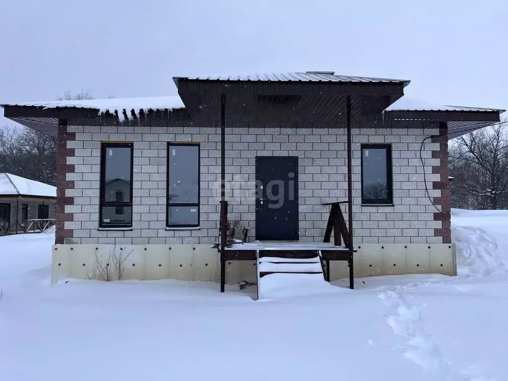 Дом в Башкортостан, с. Кармаскалы  (100 м) - Фото 0