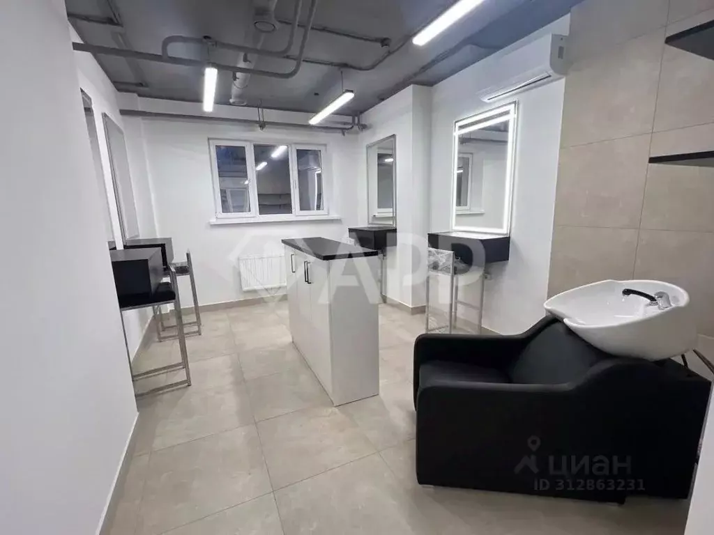 Помещение свободного назначения в Удмуртия, Ижевск просп. Конструктора ... - Фото 1