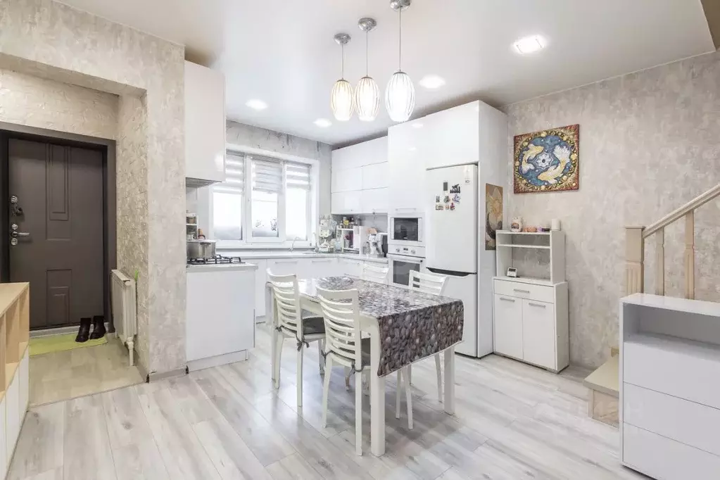 Дом в Алтайский край, Барнаул ул. Есенина, 171 (160 м) - Фото 1