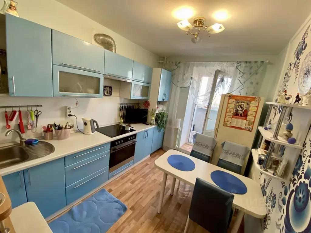 3-к кв. Кировская область, Киров Хлыновская ул., 16 (80.0 м) - Фото 0