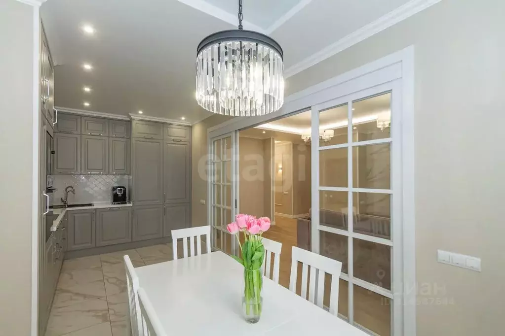 3-к кв. Омская область, Омск Старгород мкр, ул. Шукшина, 11 (143.8 м) - Фото 1