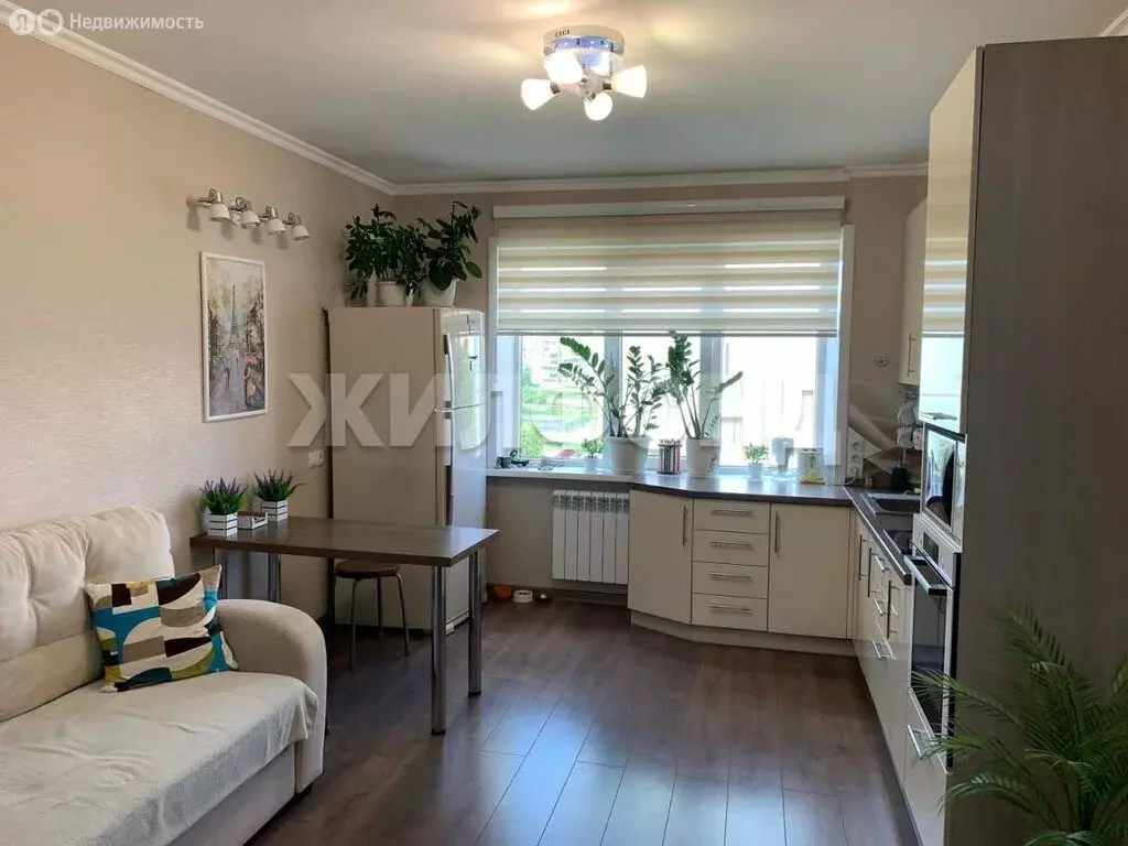3-комнатная квартира: Новосибирск, улица Тюленина, 15 (66 м) - Фото 0