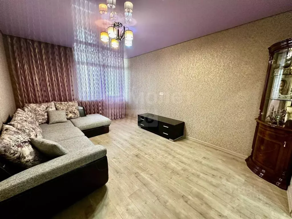 3-к кв. Оренбургская область, Оренбург ул. Геннадия Донковцева, 13 ... - Фото 0