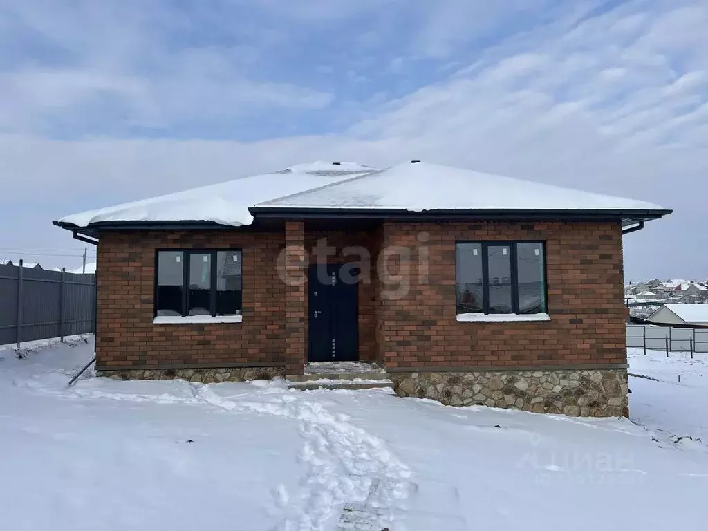 Дом в Белгородская область, Белгородский район, Хохловское с/пос, с. ... - Фото 1