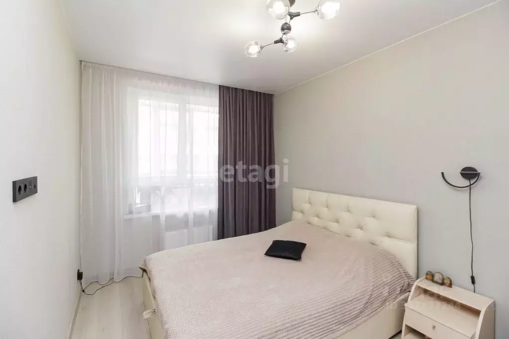 1-к кв. Тюменская область, Тюмень ул. Сергея Свиридова, 5 (35.9 м) - Фото 2