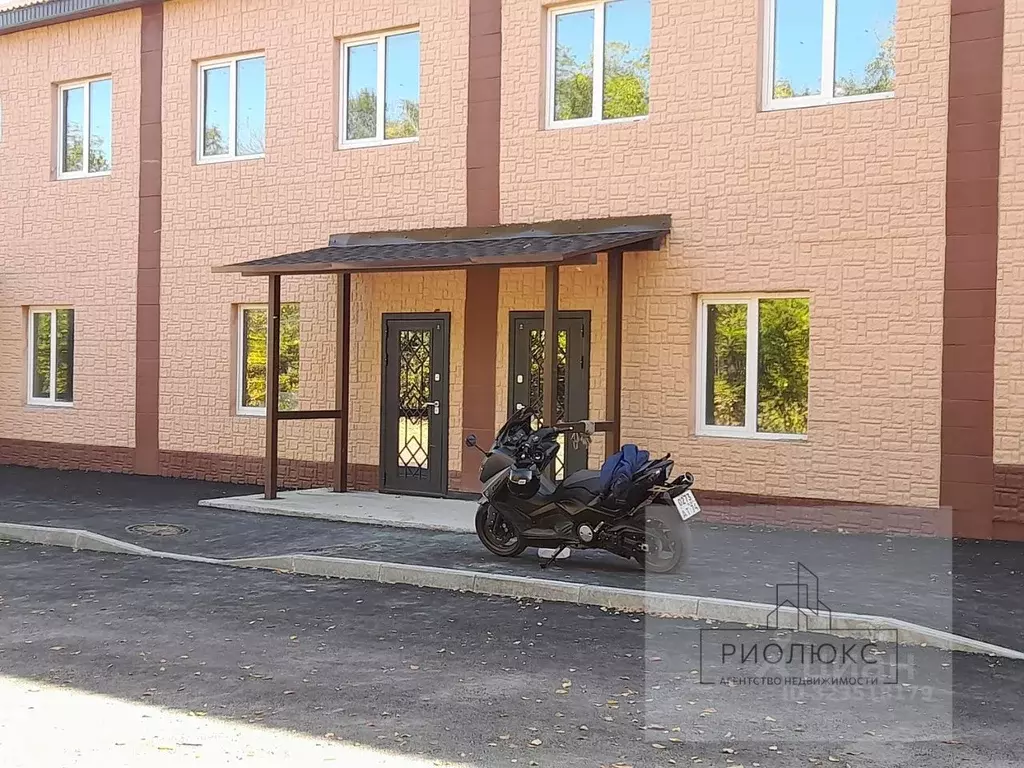 Таунхаус в Челябинская область, Магнитогорск ул. Калмыкова, 56 (150 м) - Фото 2