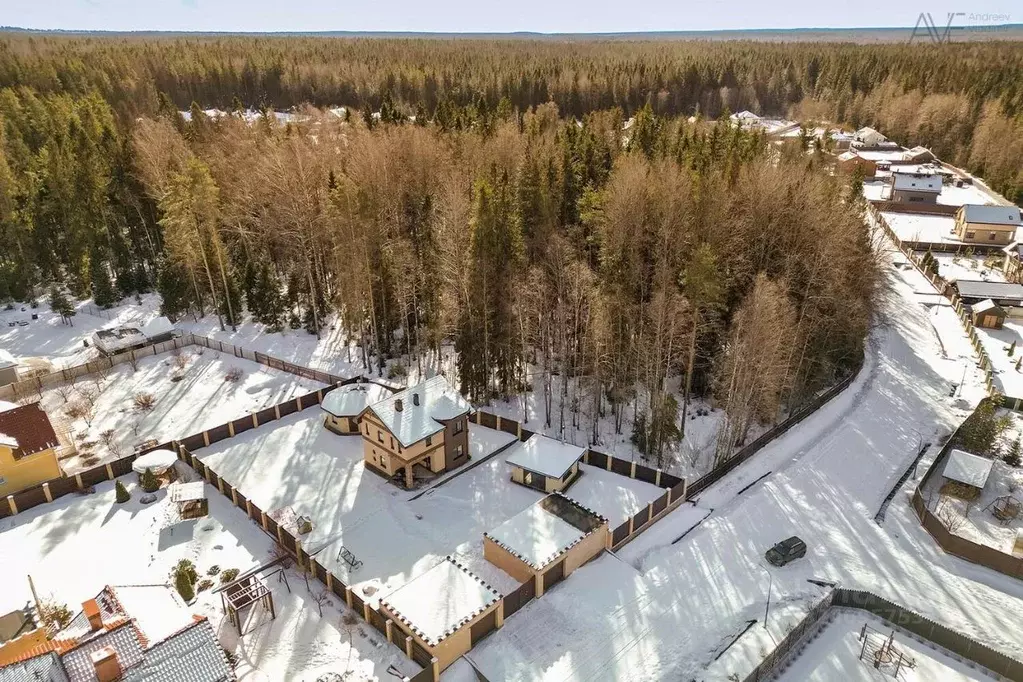 Дом в Ленинградская область, Выборгский район, Рощинское городское ... - Фото 1