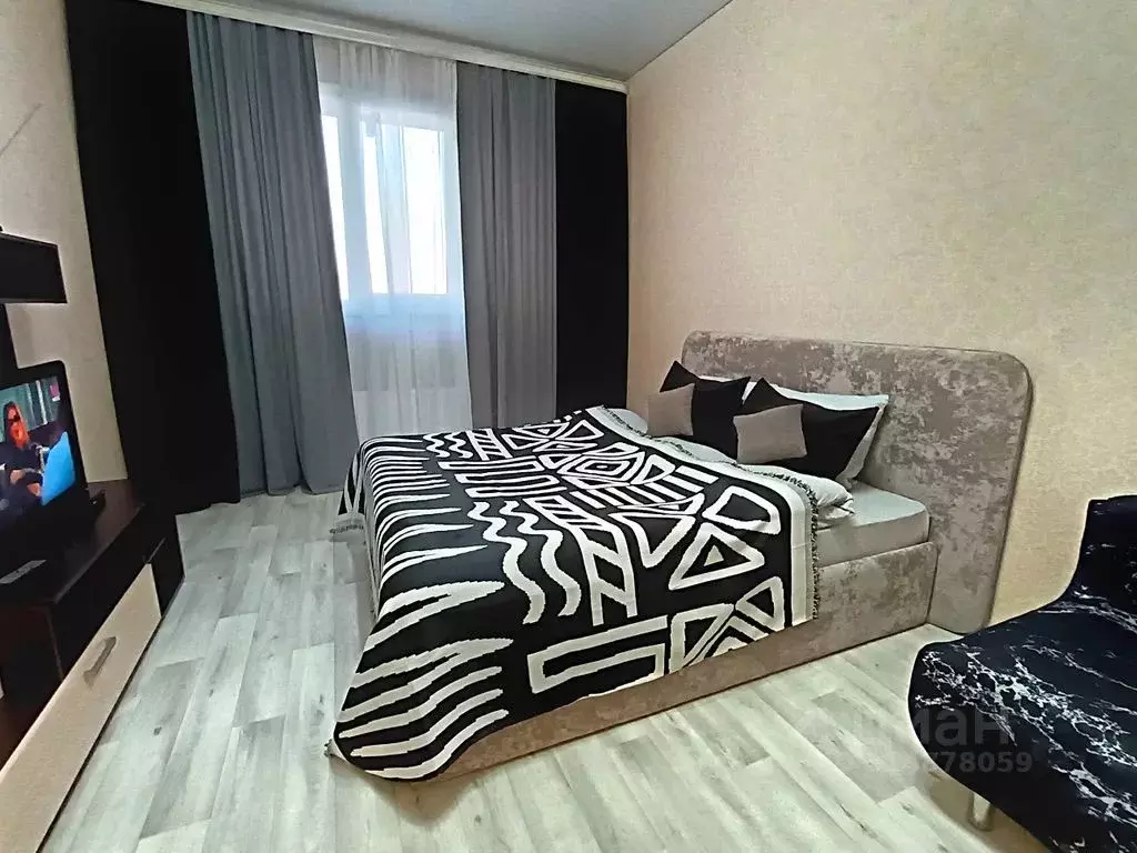 1-к кв. Краснодарский край, Армавир ул. Советской Армии, 80 (52.0 м) - Фото 0