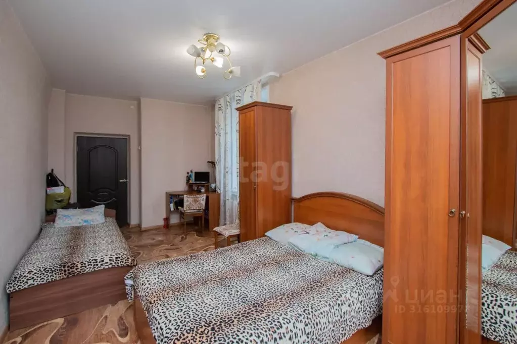 2-к кв. Кемеровская область, Новокузнецк ул. Кирова, 12 (71.8 м) - Фото 0