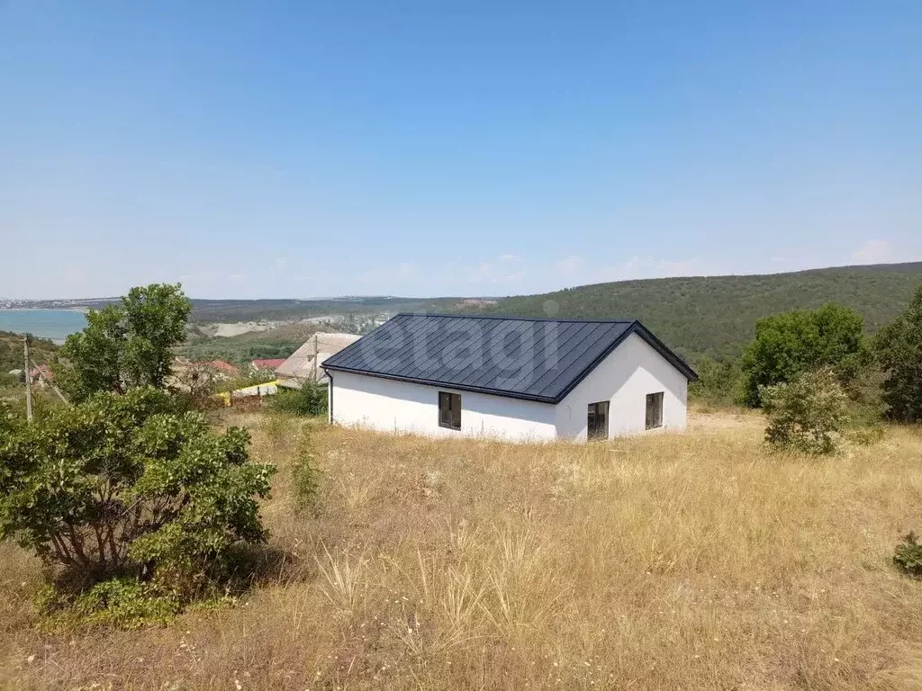 Дом в Крым, Симферопольский район, Добровское с/пос, с. Лозовое ул. ... - Фото 1