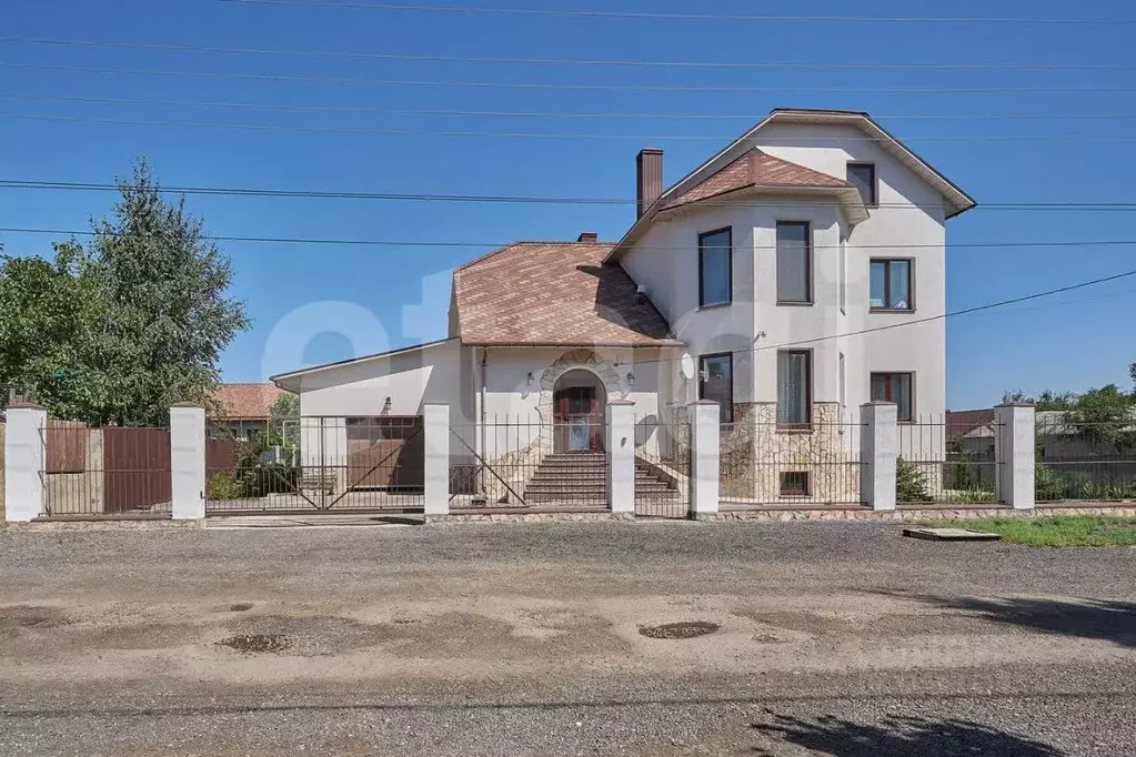 Дом в Саратовская область, пос. Новогусельский ул. Дружба, 5 (461 м) - Фото 0