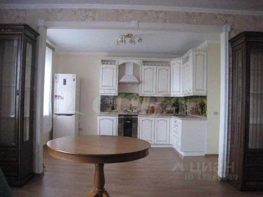 3-к кв. Тюменская область, Тобольск 10-й мкр, 65 (79.0 м) - Фото 1