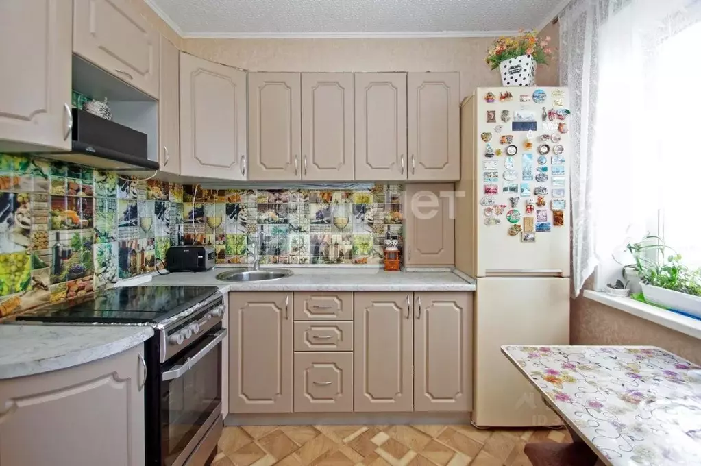 2-к кв. Омская область, Омск Съездовская ул., 41 (53.0 м) - Фото 0