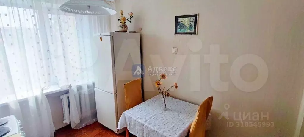 3-к кв. Тюменская область, Тюмень Ставропольская ул., 13 (65.6 м) - Фото 0