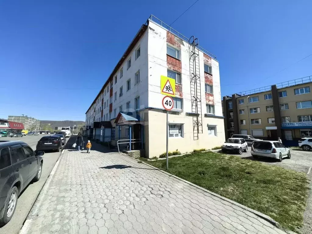 Торговая площадь в Камчатский край, Вилючинск ул. Мира, 13 (86 м) - Фото 1
